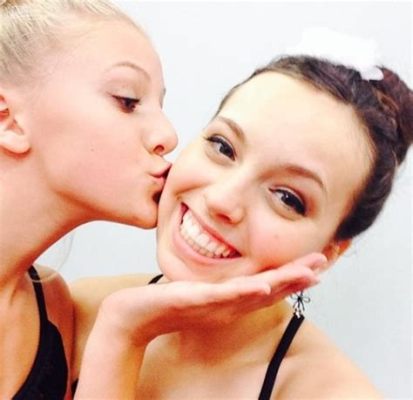 how old is payton from dance moms how do you think the age difference between payton and her sister affects their relationship?