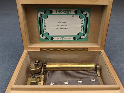 how to fix music box: Exploring the Intricacies of Restoring Melodic Magic